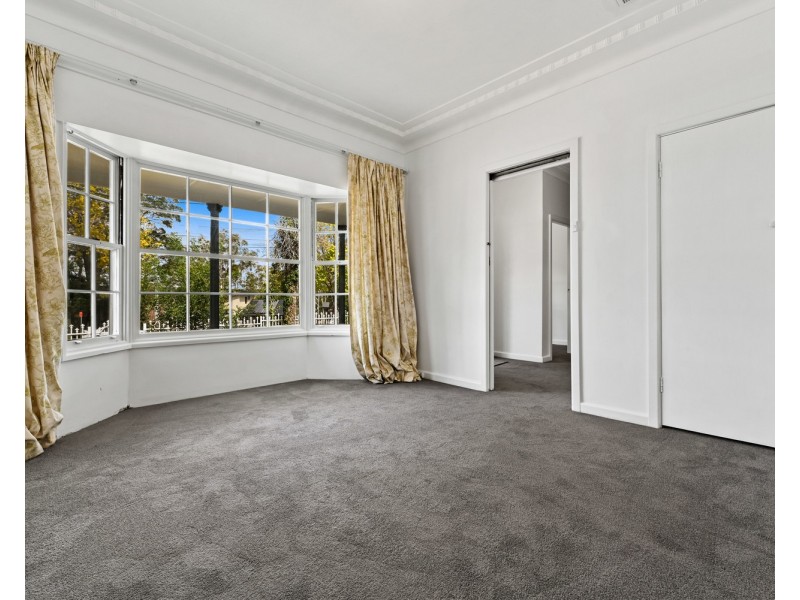 909 Henry Lawson Drive, Picnic Point NSW 2213