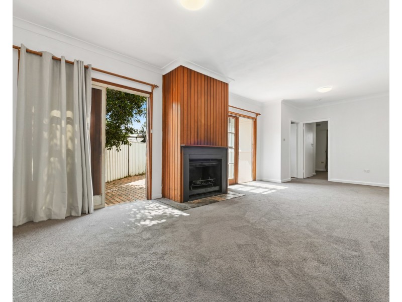 909 Henry Lawson Drive, Picnic Point NSW 2213
