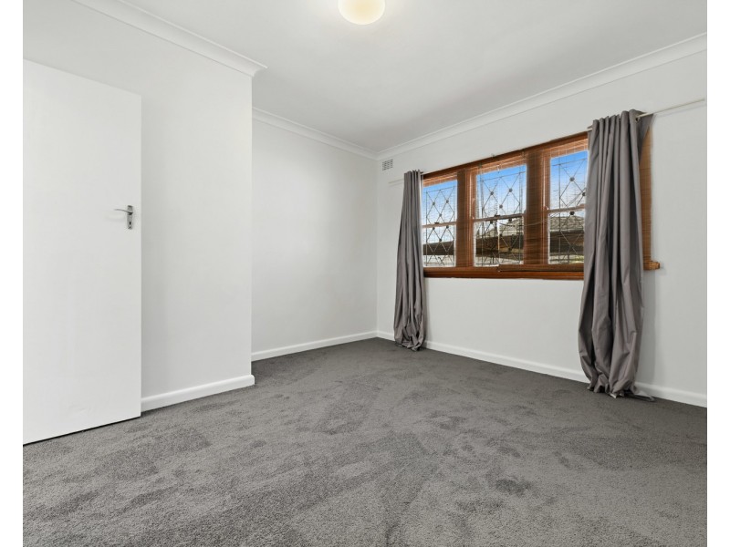 909 Henry Lawson Drive, Picnic Point NSW 2213