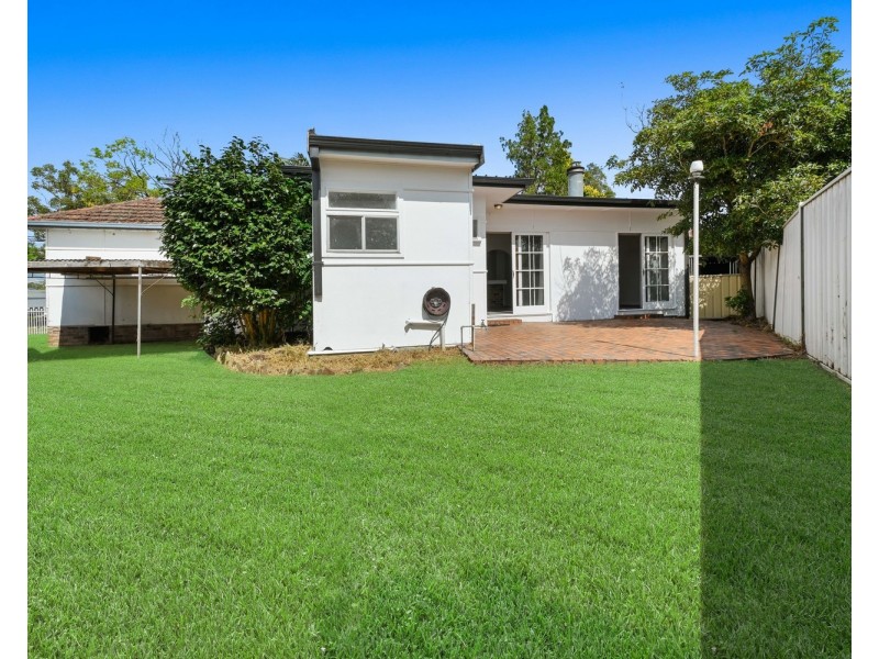 909 Henry Lawson Drive, Picnic Point NSW 2213