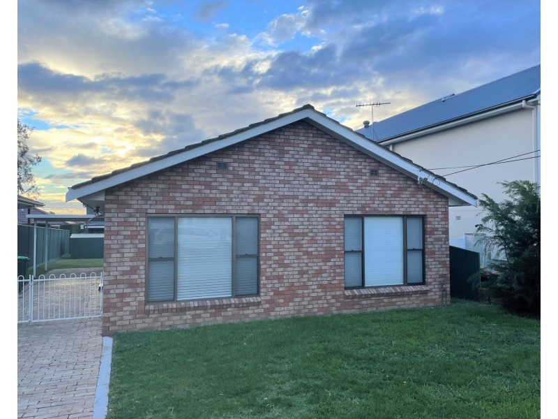 64 Picnic Point Road, Picnic Point NSW 2213
