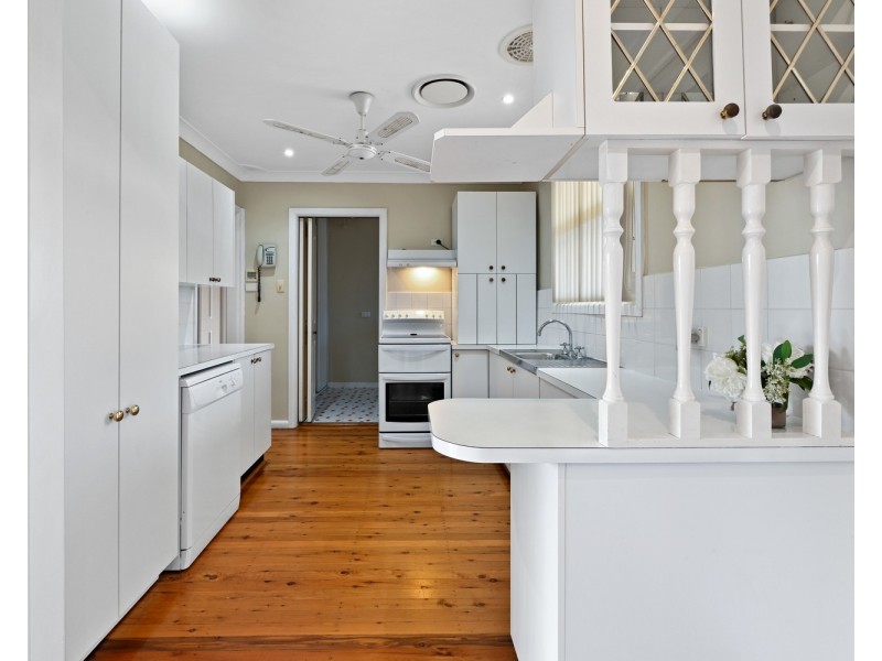 2 Thomas Street, Picnic Point NSW 2213