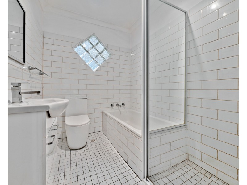 2 Thomas Street, Picnic Point NSW 2213
