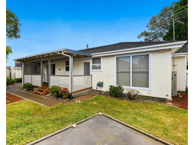 2 Thomas Street, Picnic Point NSW 2213
