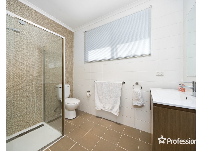 6 Amberdale Avenue, Picnic Point NSW 2213