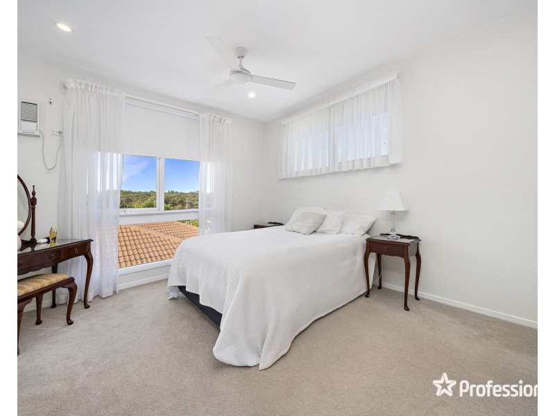 6 Amberdale Avenue, Picnic Point NSW 2213