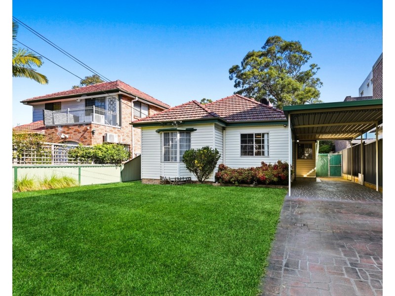 13 Maclaurin Avenue, East Hills NSW 2213