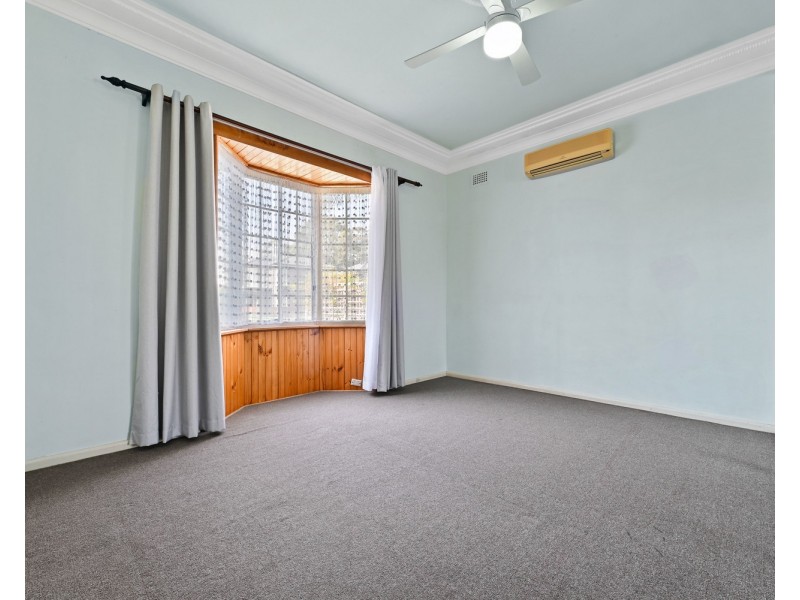 13 Maclaurin Avenue, East Hills NSW 2213