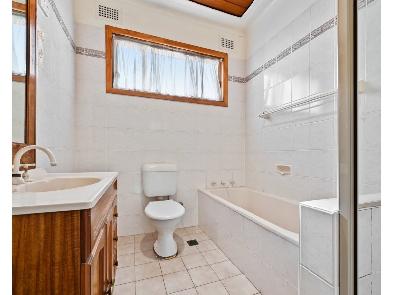 13 Maclaurin Avenue, East Hills NSW 2213