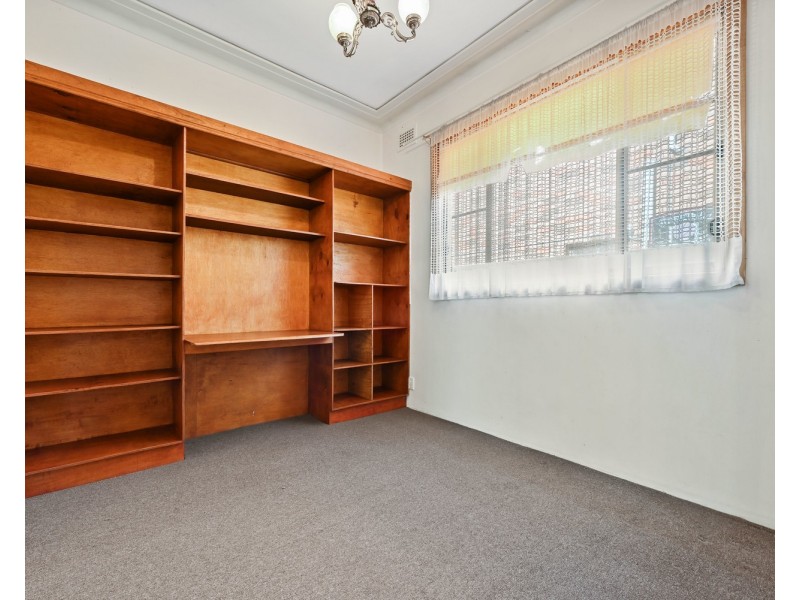 13 Maclaurin Avenue, East Hills NSW 2213