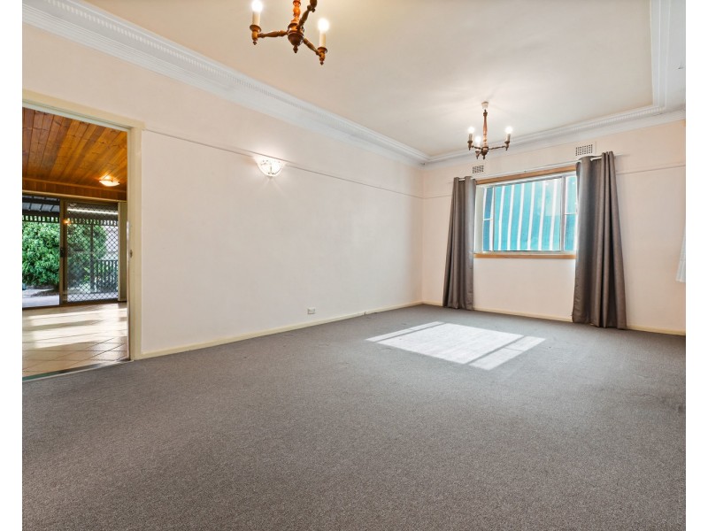 13 Maclaurin Avenue, East Hills NSW 2213