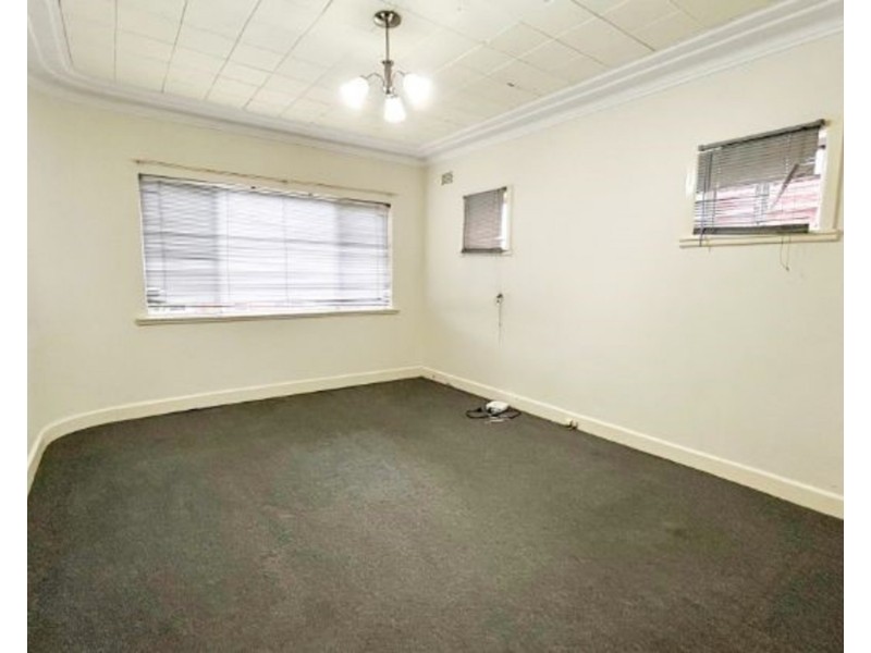 8 Lesley Avenue, Revesby NSW 2212