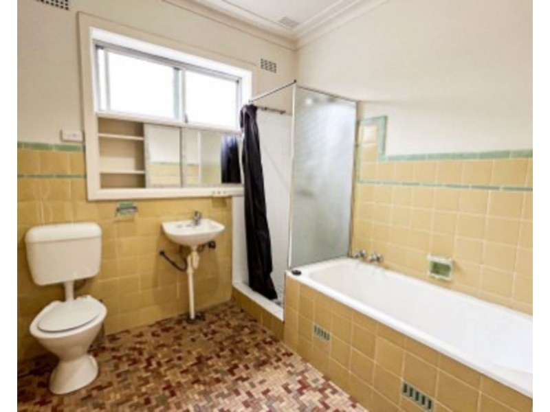 8 Lesley Avenue, Revesby NSW 2212