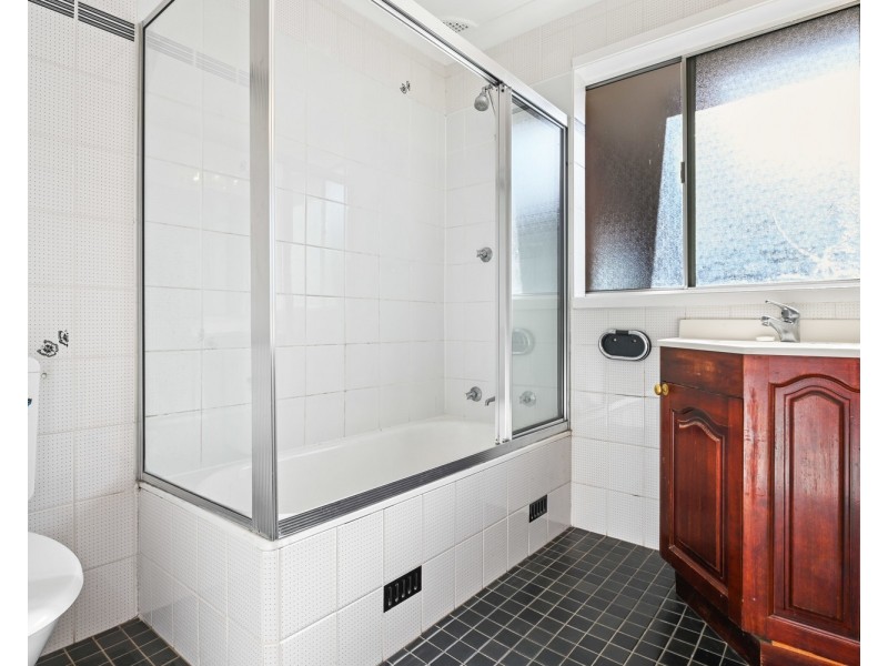 6 Harrow Road, Glenfield NSW 2167