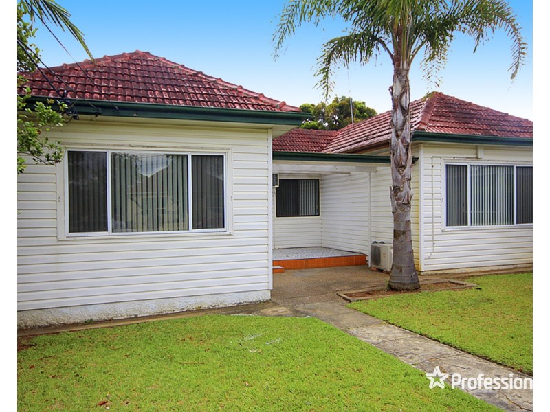 4 Fifth Avenue, Condell Park NSW 2200