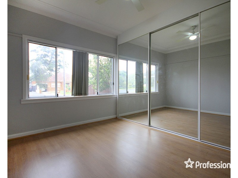 4 Fifth Avenue, Condell Park NSW 2200