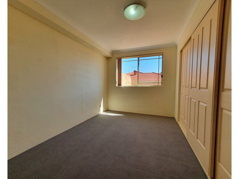 9/49 Maclaurin Avenue, East Hills NSW 2213