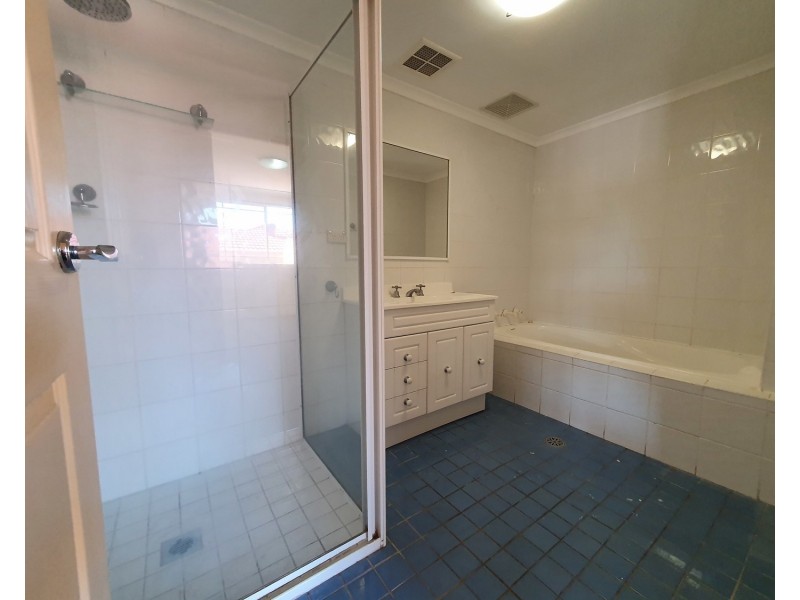 9/49 Maclaurin Avenue, East Hills NSW 2213