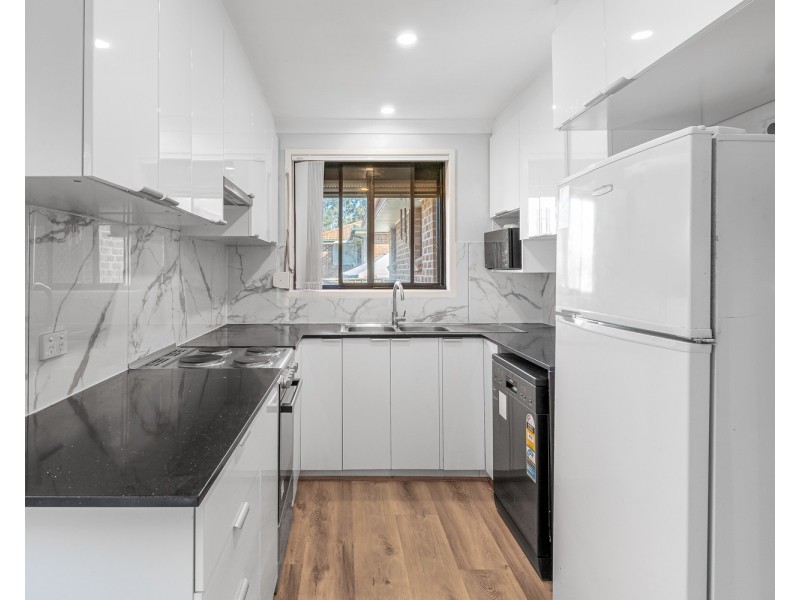 11/65 Fuchsia Crescent, Macquarie Fields NSW 2564