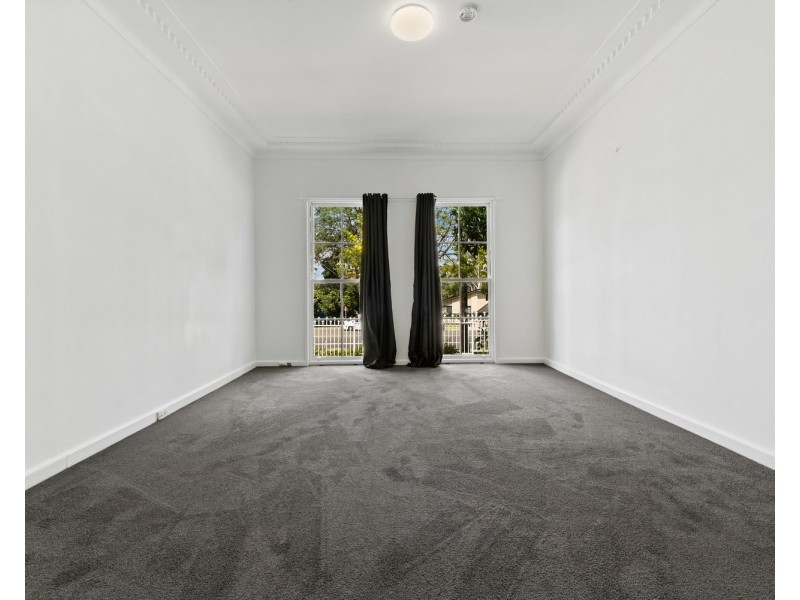 909 Henry Lawson Drive, Picnic Point NSW 2213