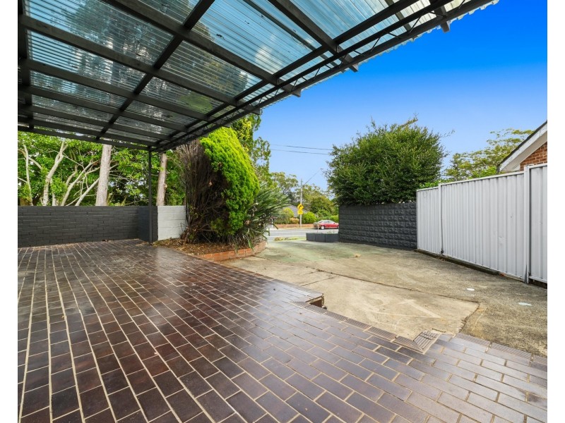 909 Henry Lawson Drive, Picnic Point NSW 2213