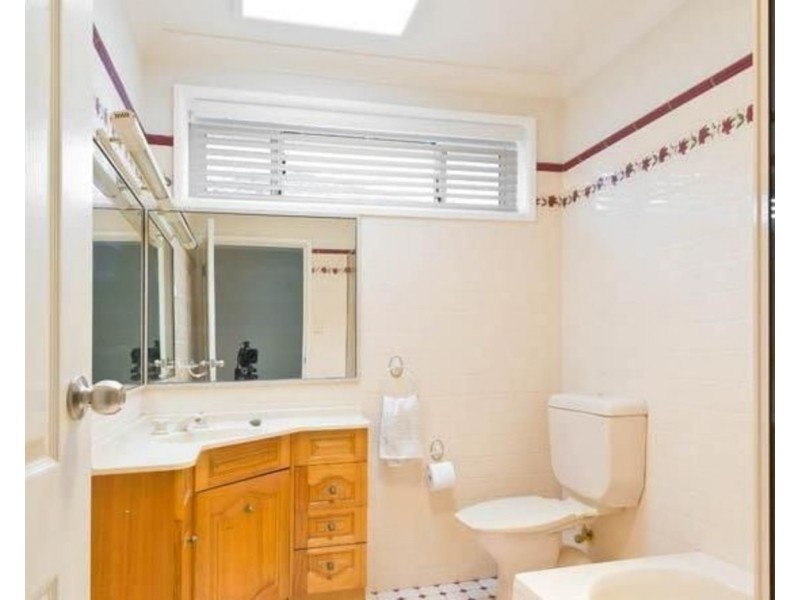 4 Apex Avenue, Picnic Point NSW 2213