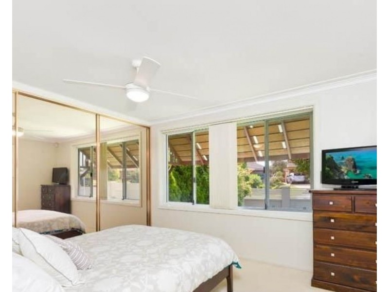 4 Apex Avenue, Picnic Point NSW 2213