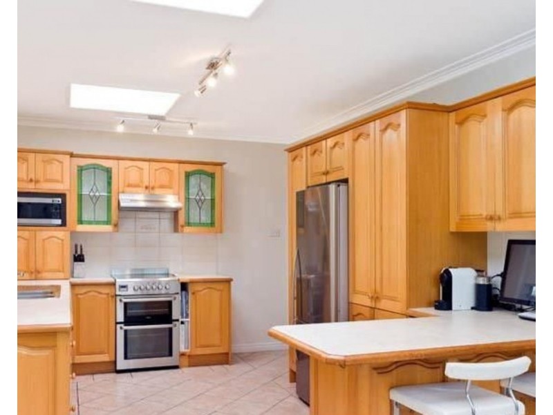 4 Apex Avenue, Picnic Point NSW 2213