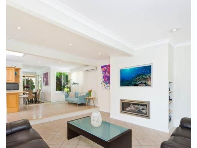 4 Apex Avenue, Picnic Point NSW 2213