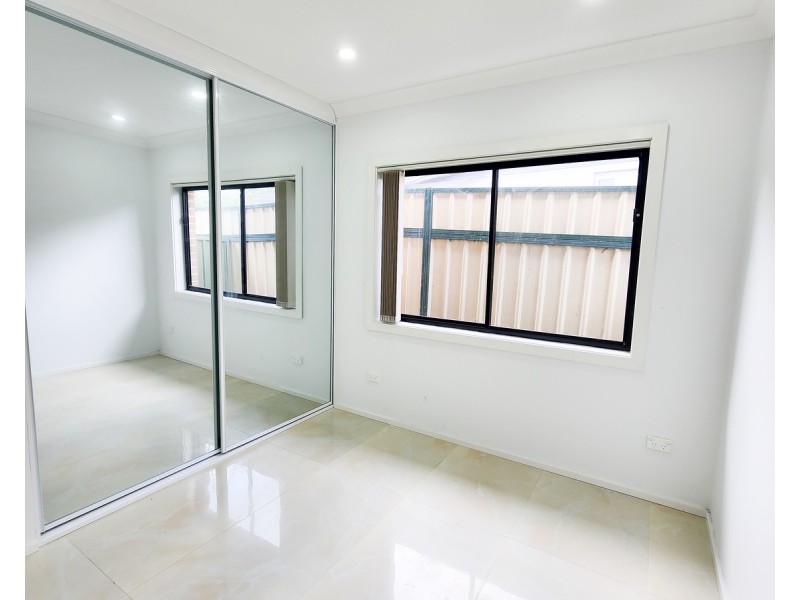 5 Peerless Close, Ingleburn NSW 2565