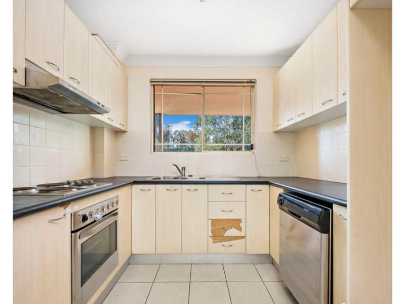 2/49 Maclaurin Avenue, East Hills NSW 2213