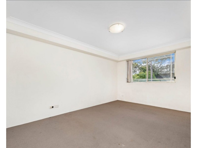 2/49 Maclaurin Avenue, East Hills NSW 2213