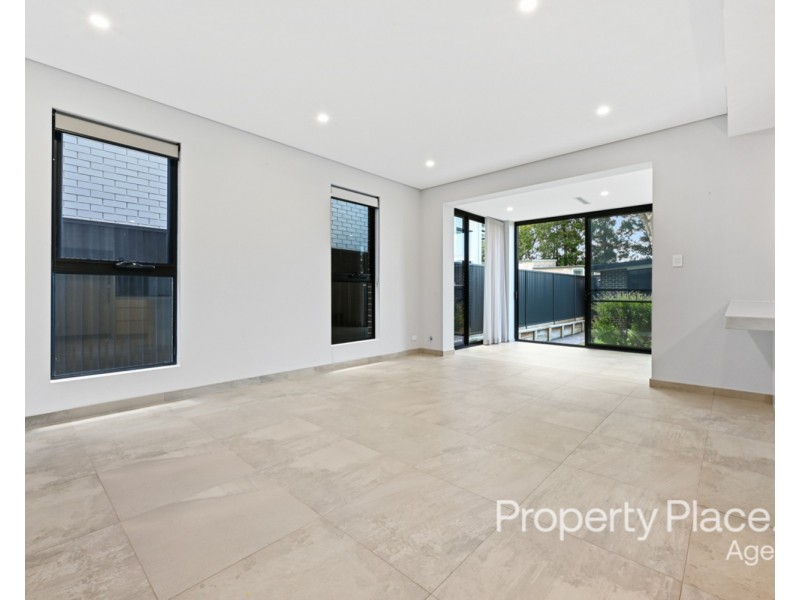 21 Thomas Street, Picnic Point NSW 2213