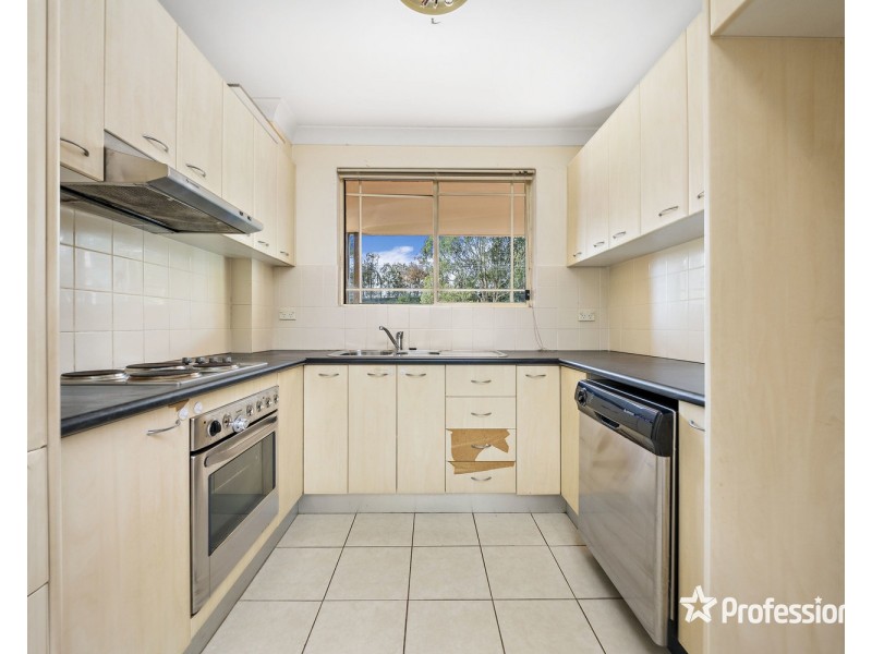 4/49 Maclaurin Avenue, East Hills NSW 2213