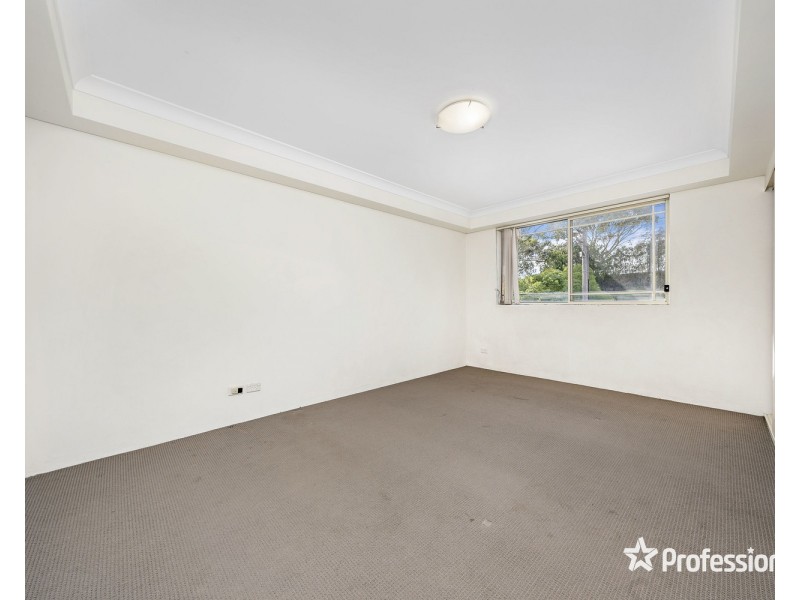 4/49 Maclaurin Avenue, East Hills NSW 2213