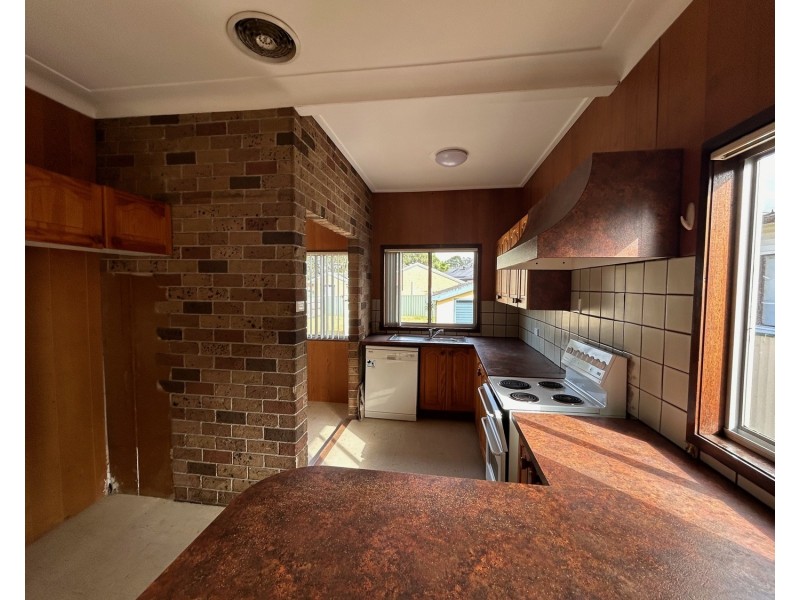 8 Harcourt Avenue, East Hills NSW 2213