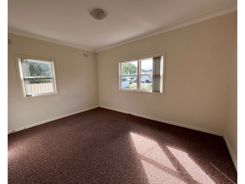 8 Harcourt Avenue, East Hills NSW 2213