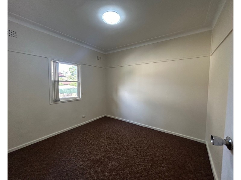 8 Harcourt Avenue, East Hills NSW 2213