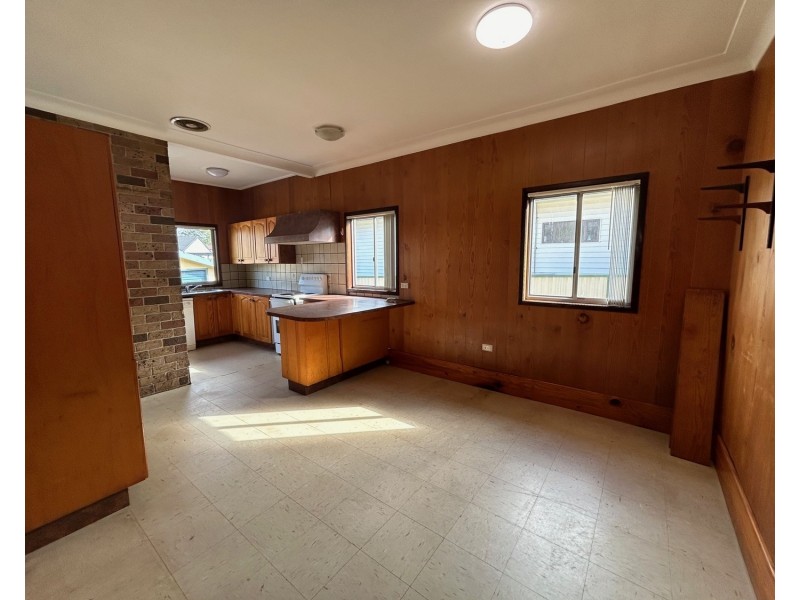 8 Harcourt Avenue, East Hills NSW 2213