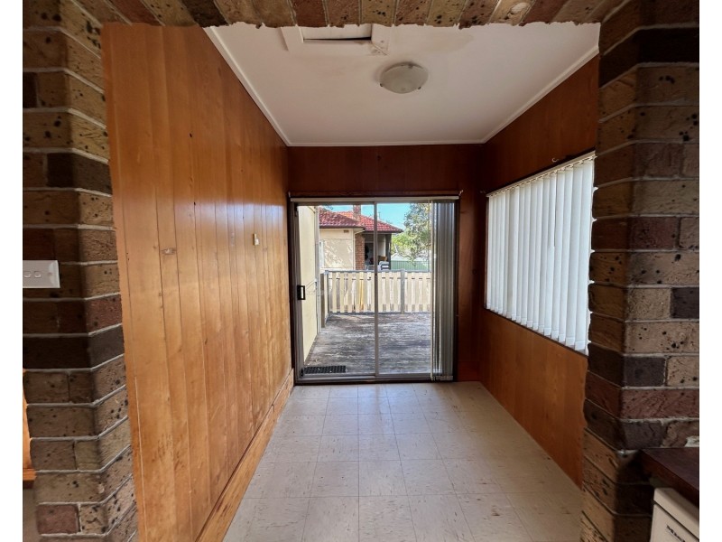 8 Harcourt Avenue, East Hills NSW 2213