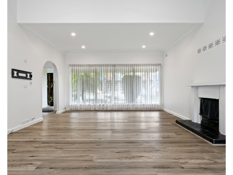 37 Austin Boulevard, Picnic Point NSW 2213