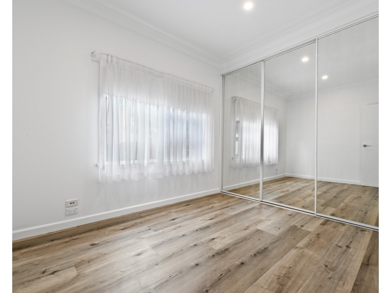 37 Austin Boulevard, Picnic Point NSW 2213