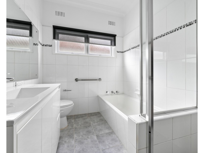 37 Austin Boulevard, Picnic Point NSW 2213