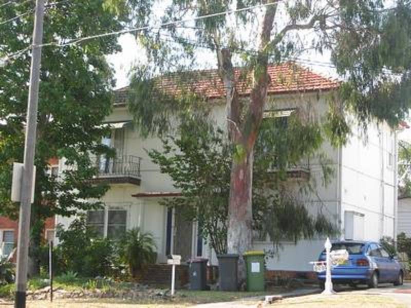 807 Henry Lawson Drive, Picnic Point NSW 2213