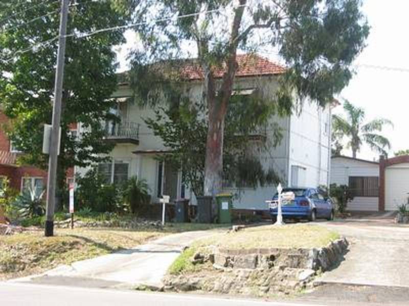 807 Henry Lawson Drive, Picnic Point NSW 2213