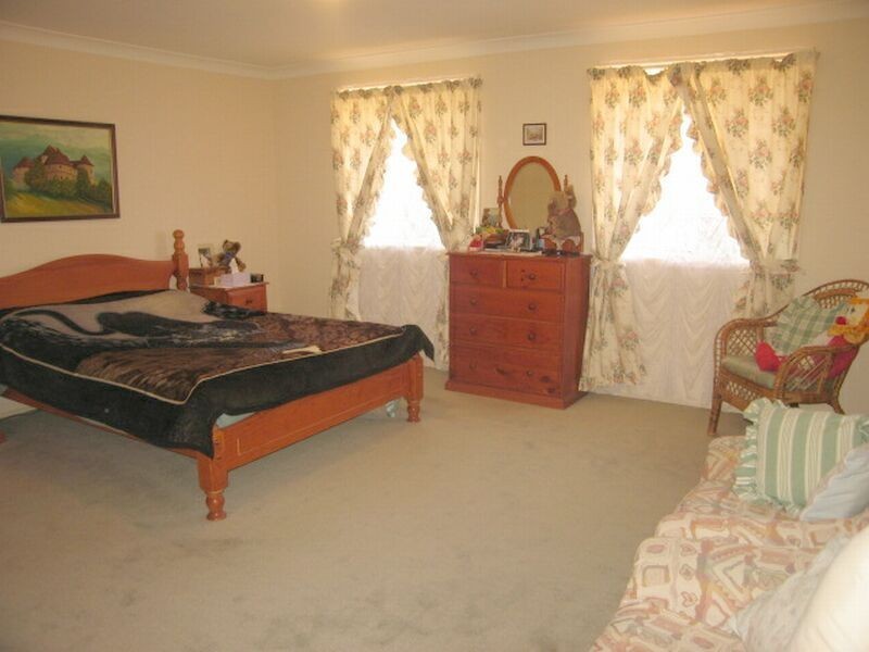 13 Parkview Avenue, Picnic Point NSW 2213