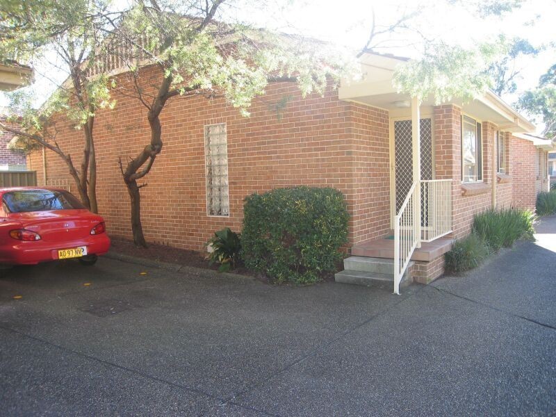 2/10 Forrest Road, East Hills NSW 2213