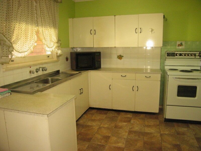 8 Thomas Street, Picnic Point NSW 2213