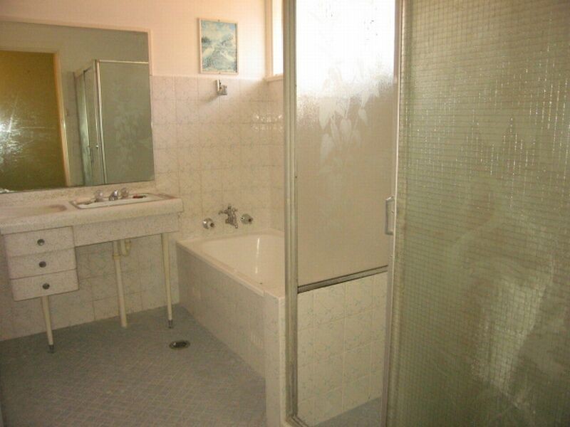 8 Thomas Street, Picnic Point NSW 2213