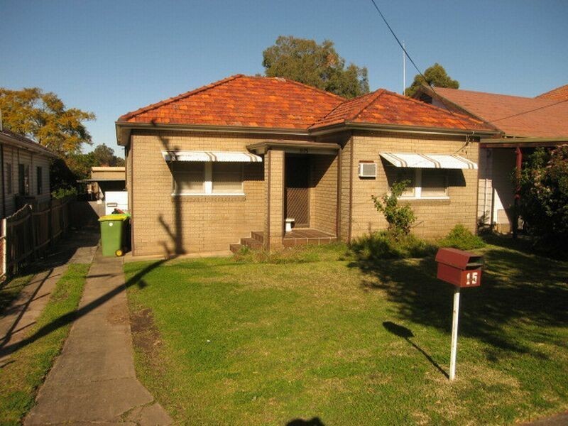 15 Singleton Avenue, East Hills NSW 2213